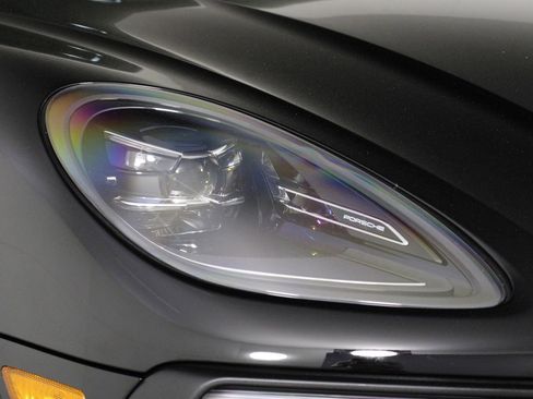 Certified 2026 Porsche Macan AWD/4WD image 28