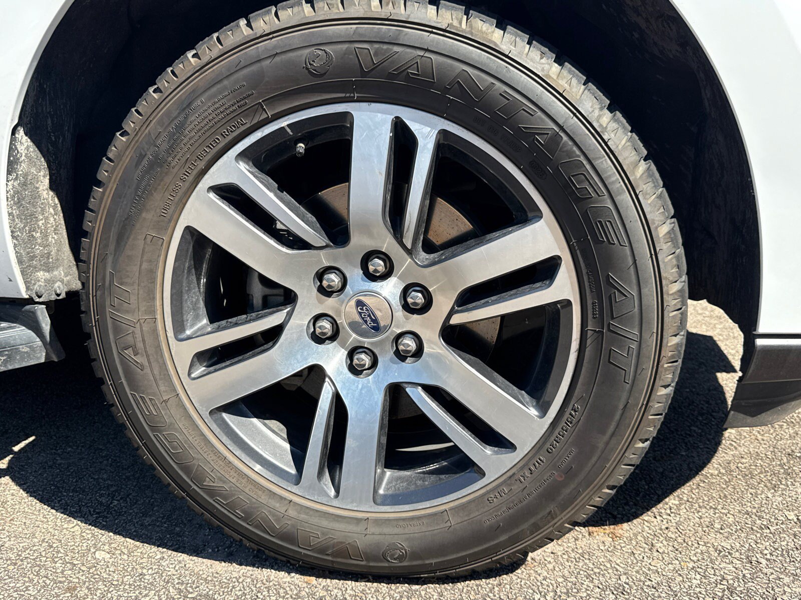 Used 2024 Ford Expedition Limited AWD/4WD image 9