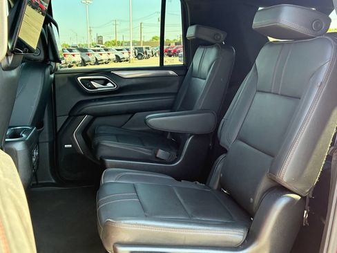 Used 2022 Chevrolet Suburban RST w/ Luxury Package AWD/4WD image 11