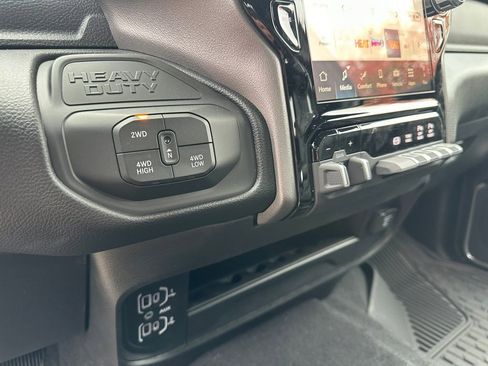 New 2026 RAM 2500 Laramie AWD/4WD image 21