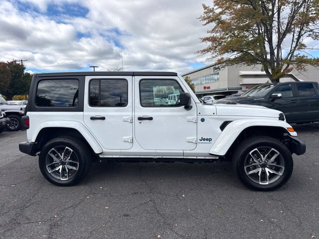 Used 2024 Jeep Wrangler Unlimited w/ Convenience Group AWD/4WD image 17