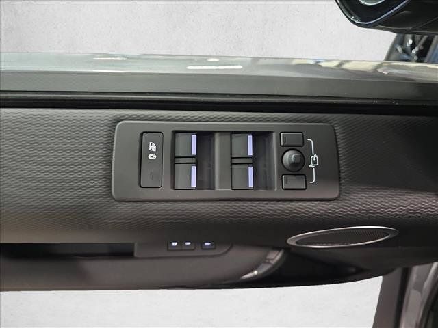 New 2026 Land Rover Discovery Limited Edition AWD/4WD image 29