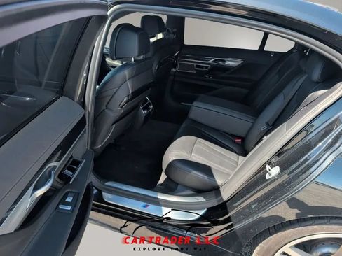 Used 2019 BMW 740i w/ M Sport Package RWD image 28