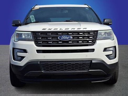 Used 2017 Ford Explorer XLT w/ Equipment Group 202A image 2
