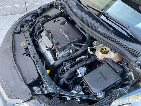 Used 2017 Chevrolet Cruze LT image 46