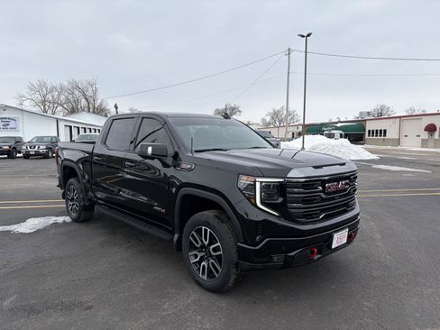 Used 2022 GMC Sierra 1500 AT4 w/ AT4 Premium Package image 2