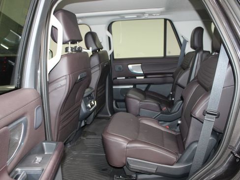 Used 2025 Ford Expedition Platinum w/ Platinum Ultimate Package AWD/4WD image 26