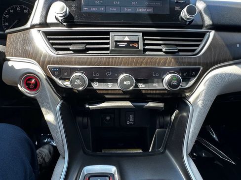 Used 2018 Honda Accord Touring image 30