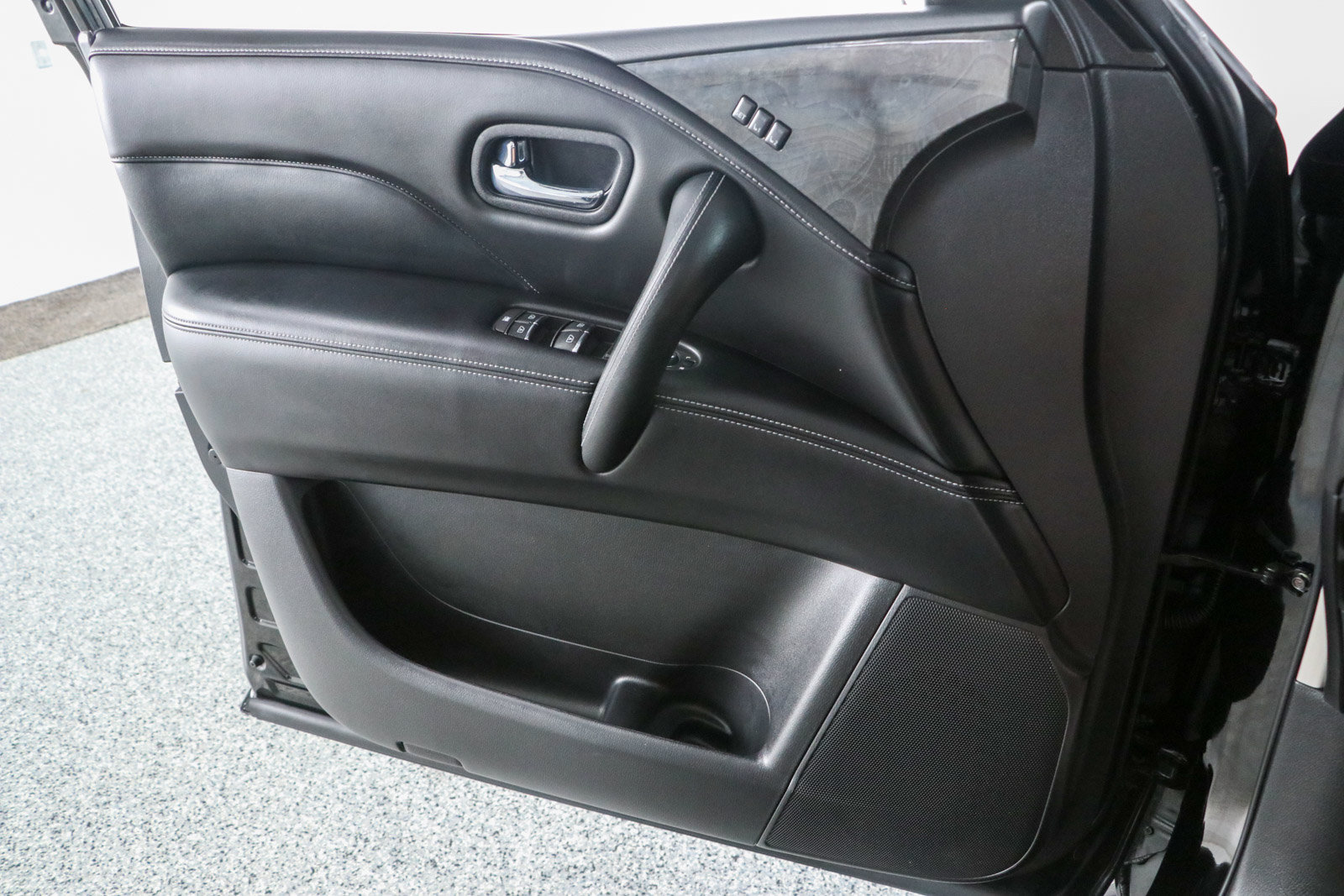 Used 2023 INFINITI QX80 Luxe w/ Cargo Package RWD image 26