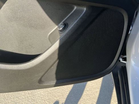 Used 2023 Chevrolet Traverse LT image 23