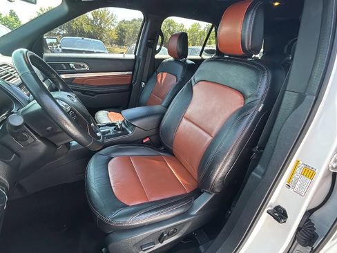 Used 2019 Ford Explorer XLT w/ Equipment Group 202A FWD image 11