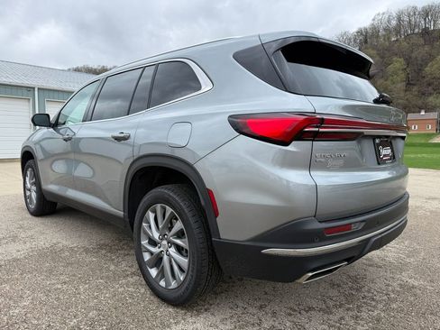 Used 2025 Buick Enclave Preferred AWD/4WD image 7