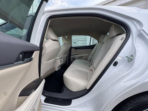 Used 2022 Toyota Camry XLE image 14