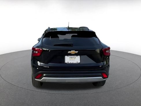 Used 2025 Chevrolet Trax LT image 12