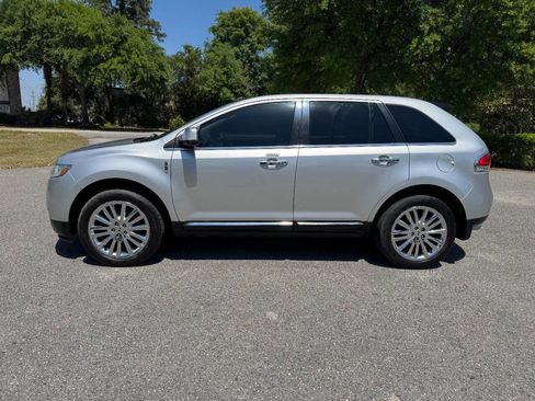 Used 2011 Lincoln MKX AWD w/ 102A Rapid Spec Order Code image 3
