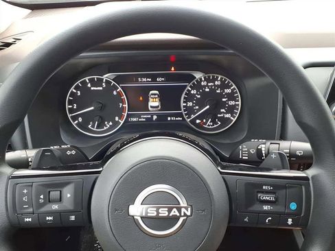 Used 2023 Nissan Rogue SV image 14