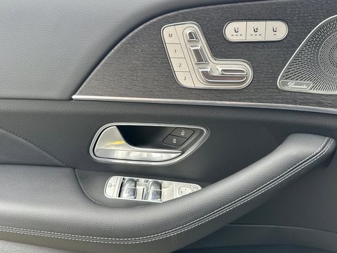 New 2025 Mercedes-Benz GLS 580 4MATIC image 12