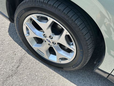 Used 2018 Subaru Forester 2.5i Touring AWD/4WD image 9