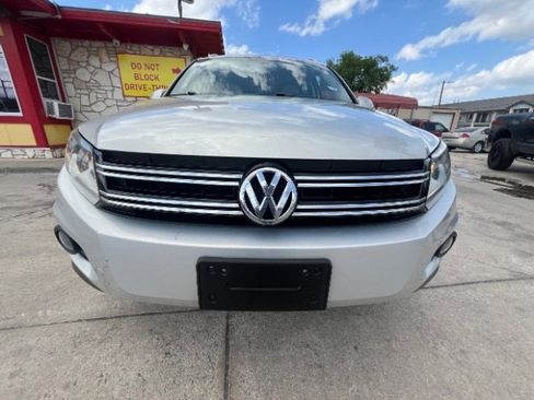 Used 2013 Volkswagen Tiguan SE image 2