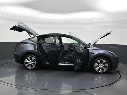 Used 2023 Tesla Model Y Long Range AWD/4WD image 31