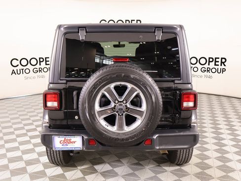 Used 2020 Jeep Wrangler Unlimited Sahara image 21