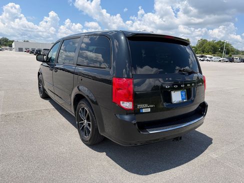Used 2017 Dodge Grand Caravan GT FWD image 3