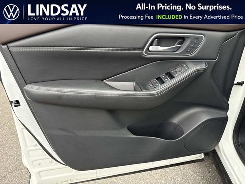 Used 2021 Nissan Rogue SL w/ Premium Package image 9