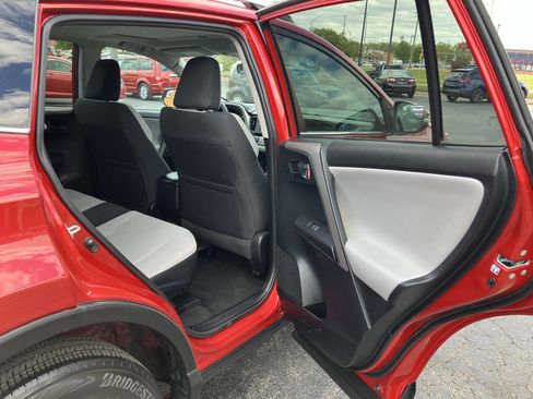 Used 2016 Toyota RAV4 XLE AWD/4WD image 23