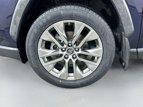 Used 2019 Toyota RAV4 Limited w/ Advanced Technology Package FWD image 31