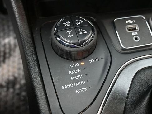 Used 2021 Jeep Cherokee Trailhawk w/ Premium Leather Package image 26