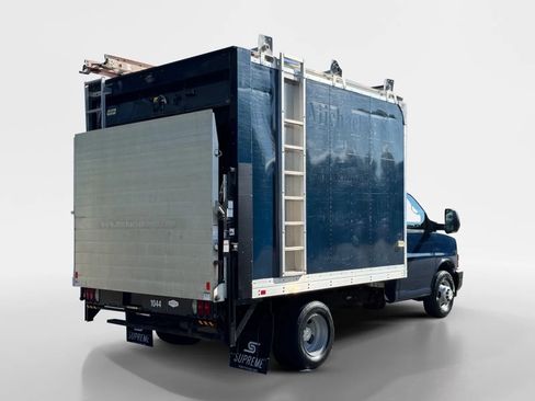 Used 2018 Chevrolet Express 3500 w/ Power Convenience Package image 4