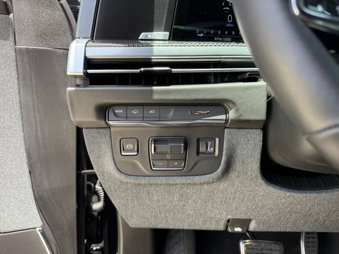 Used 2025 Cadillac Escalade V AWD/4WD image 24