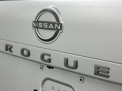 Certified 2025 Nissan Rogue SV AWD/4WD image 18