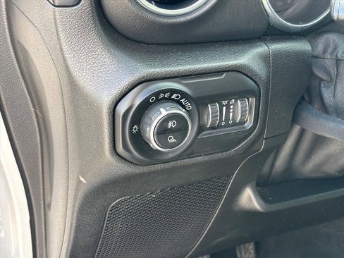 Used 2020 Jeep Gladiator Overland AWD/4WD image 7