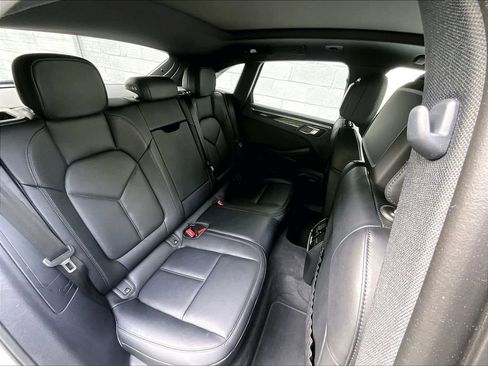 Certified 2026 Porsche Macan AWD/4WD image 21