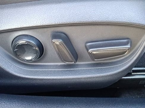 Used 2021 Toyota Avalon Limited image 32