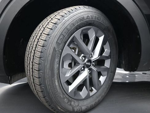 Used 2024 Kia Telluride LX FWD image 16