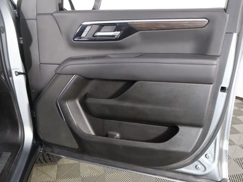Used 2025 Chevrolet Suburban Z71 AWD/4WD image 26