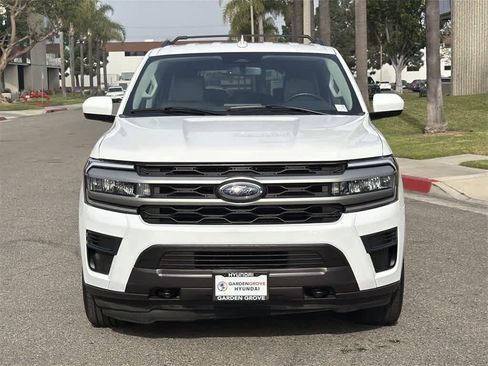 Used 2023 Ford Expedition Max XLT image 2