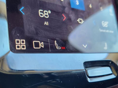 Used 2023 Volvo XC60 T8 Plus image 16