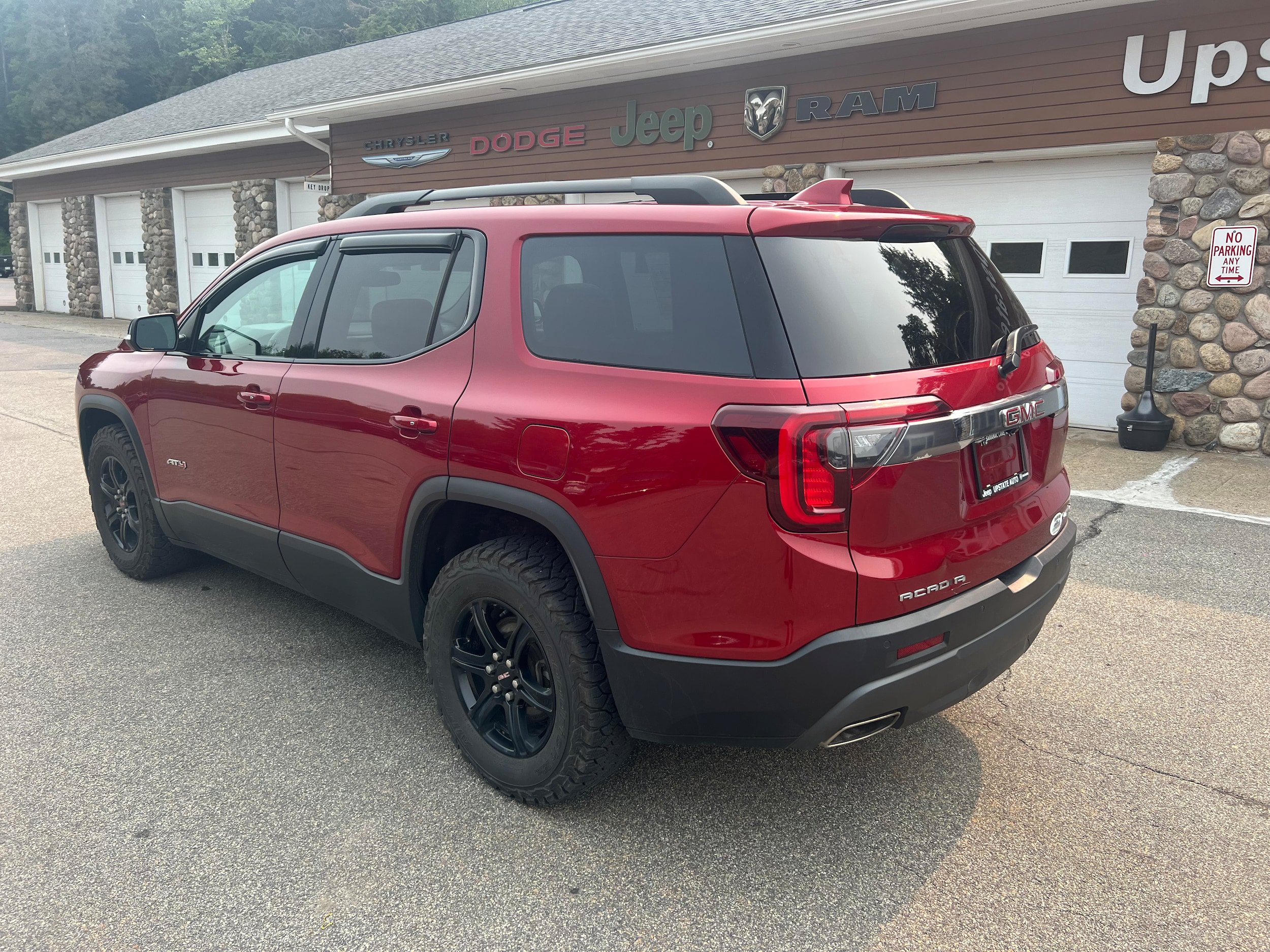 Used 2023 GMC Acadia AT4 w/ Technology Package AWD/4WD image 7