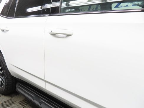 Used 2024 GMC Yukon AT4 image 34