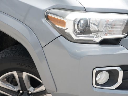 Used 2018 Toyota Tacoma Limited AWD/4WD image 3