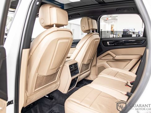 Used 2019 Porsche Cayenne AWD/4WD image 32