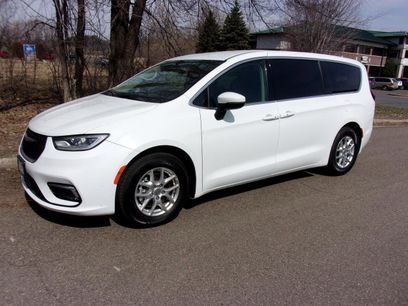 Used 2023 Chrysler Pacifica Touring-L