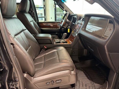 Used 2013 Lincoln Navigator 2WD w/ HD Trailer Tow Pkg image 25