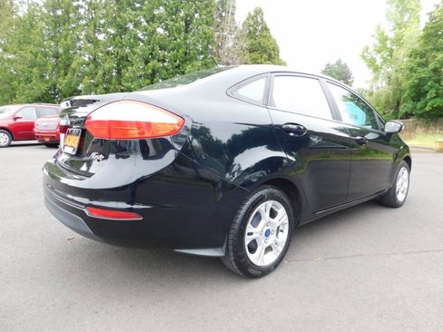 Used 2016 Ford Fiesta SE FWD image 2