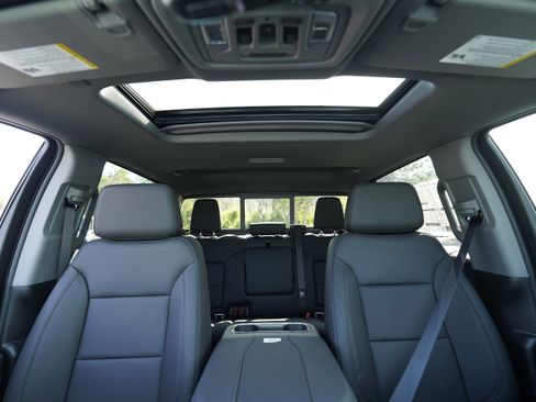 New 2026 Chevrolet Silverado 1500 LTZ w/ LTZ Premium Package AWD/4WD image 8