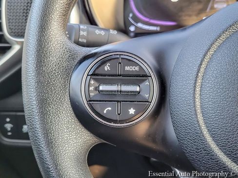 Used 2025 Kia Soul LX w/ LX Technology Package FWD image 15