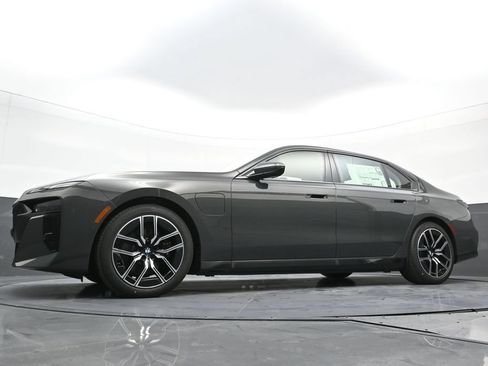 New 2026 BMW 750e xDrive AWD/4WD image 26